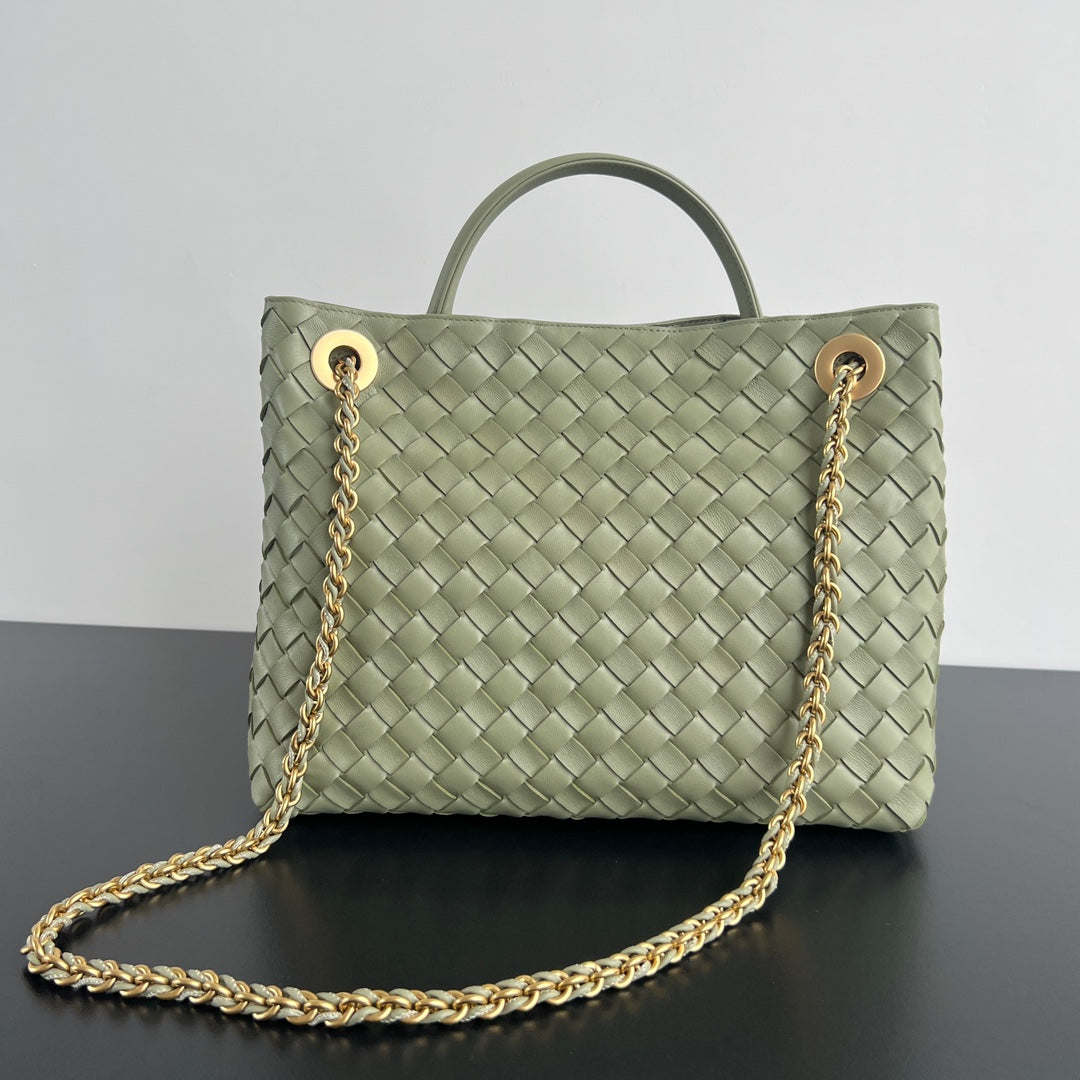 Bottega Veneta bv medium andiamo 32 light green lambskin