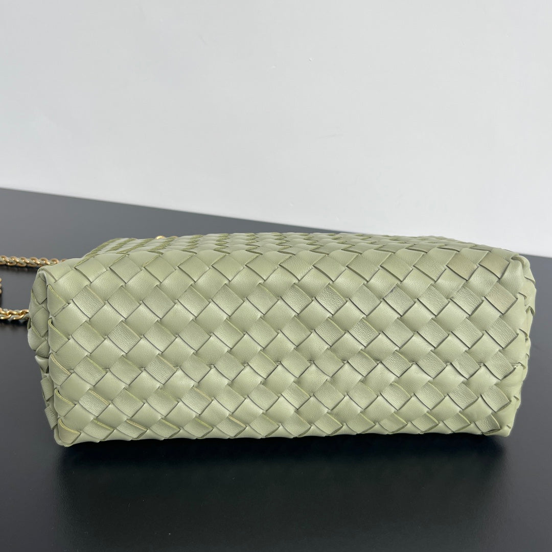Bottega Veneta bv medium andiamo 32 light green lambskin