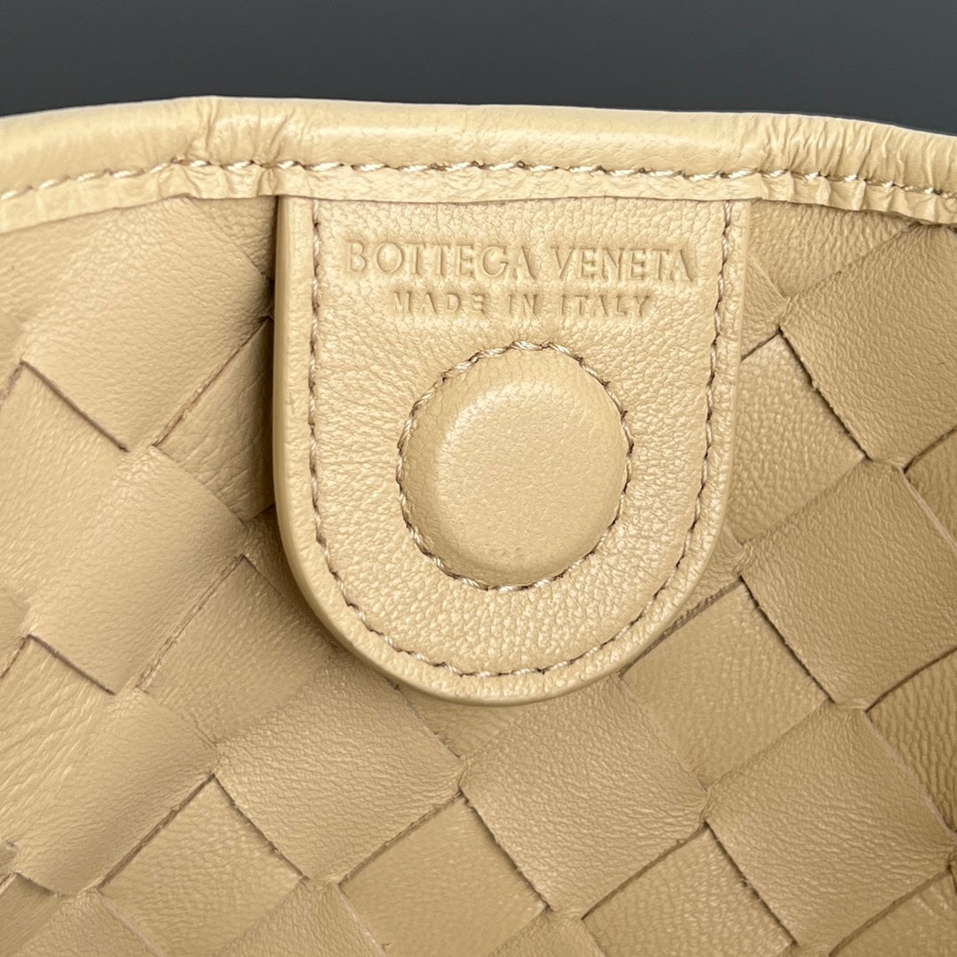 Bottega Veneta SARDINE 33 WITH CHAIN IN BEIGE LAMBSKIN