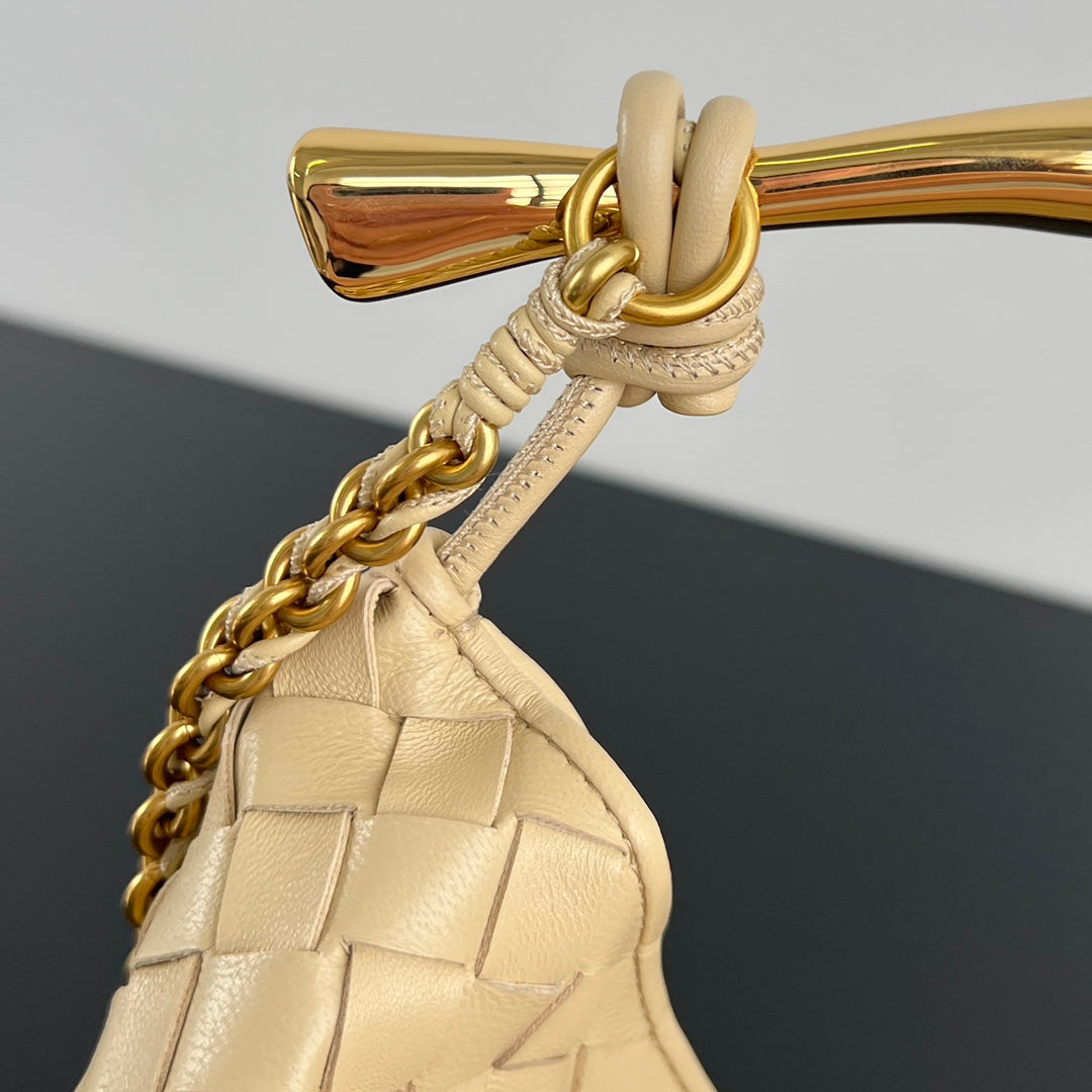 Bottega Veneta SARDINE 33 WITH CHAIN IN BEIGE LAMBSKIN