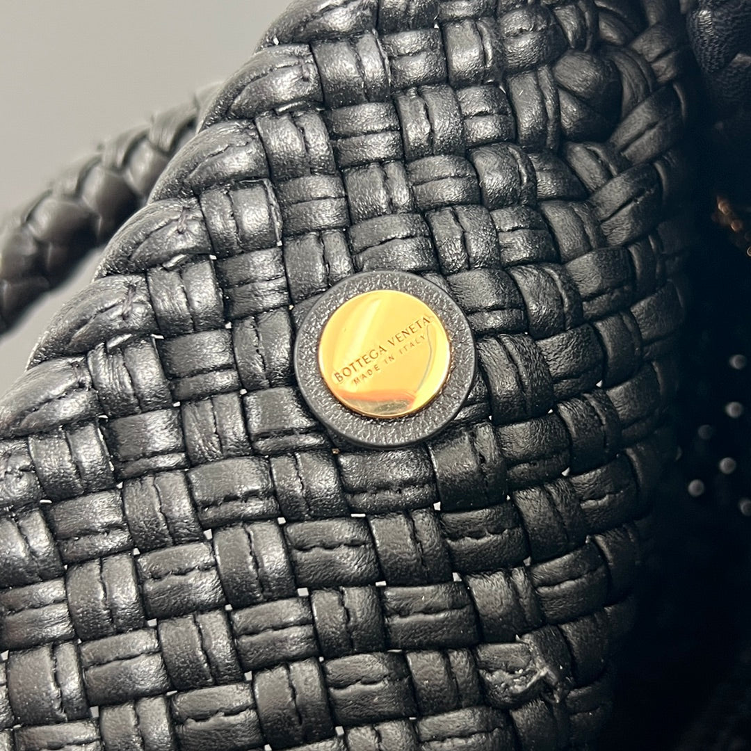 Bottega Veneta MINI TOSCA 20 IN BLACK CALFSKIN