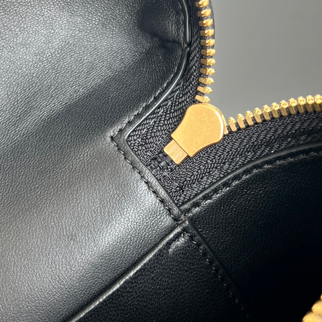 Bottega Veneta BANG BANG 22 VANITY CASE IN BLACK CALFSKIN