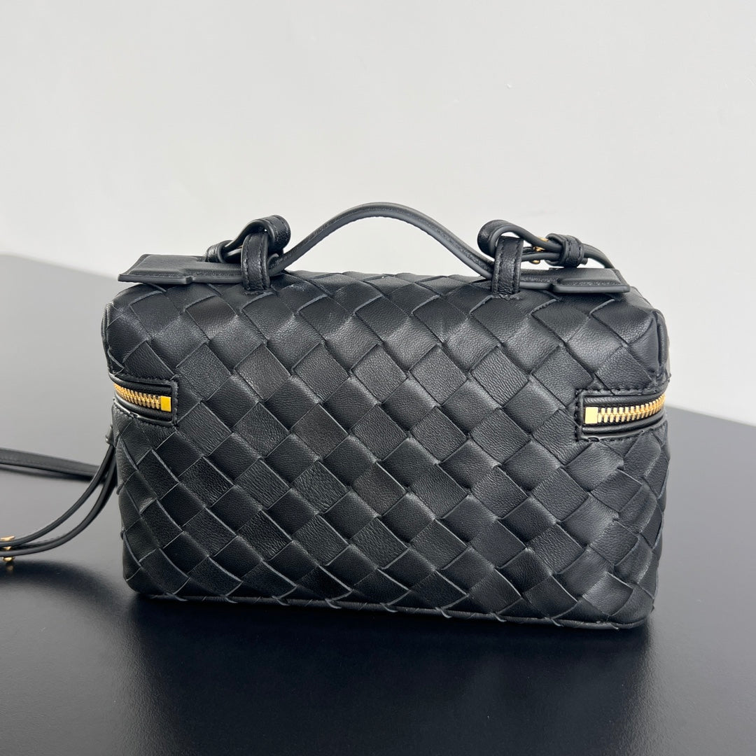 Bottega Veneta BANG BANG 22 VANITY CASE IN BLACK CALFSKIN