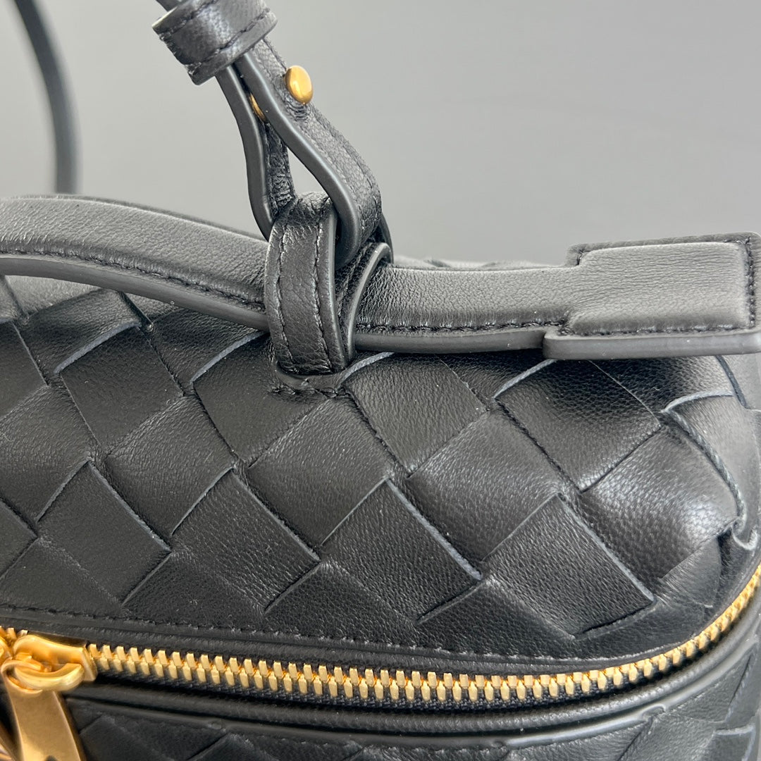 Bottega Veneta BANG BANG 22 VANITY CASE IN BLACK CALFSKIN