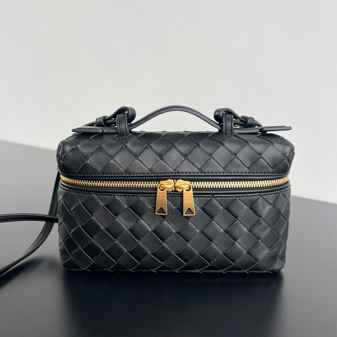 Bottega Veneta BANG BANG 22 VANITY CASE IN BLACK CALFSKIN