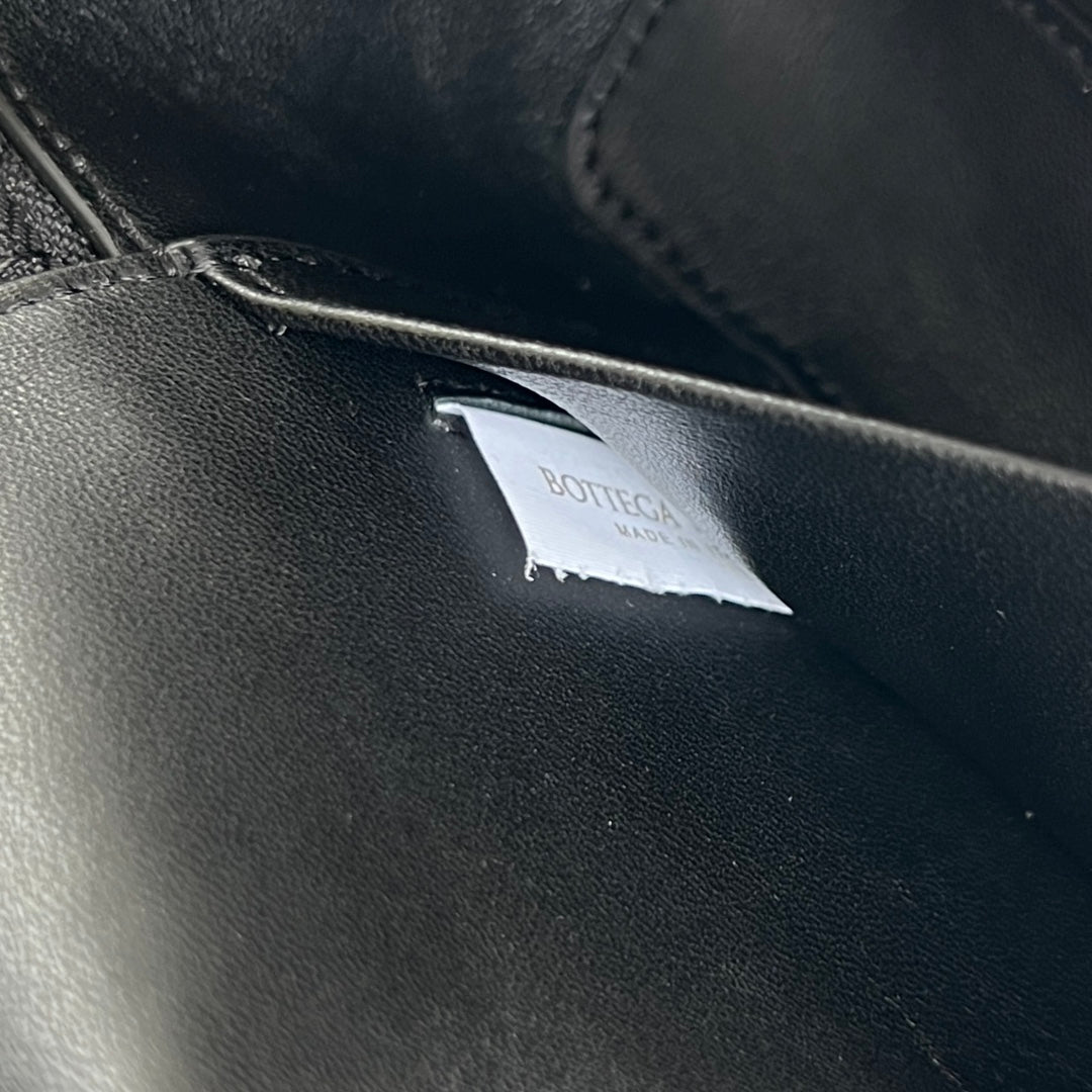 Bottega Veneta BANG BANG 22 VANITY CASE IN BLACK CALFSKIN