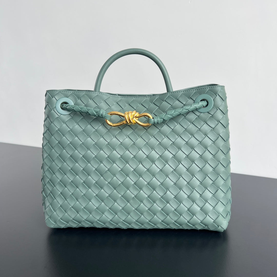 Bottega Veneta bv medium andiamo 32 cloud blue lambskin