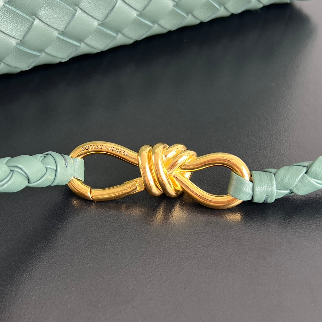 Bottega Veneta bv medium andiamo 32 cloud blue lambskin