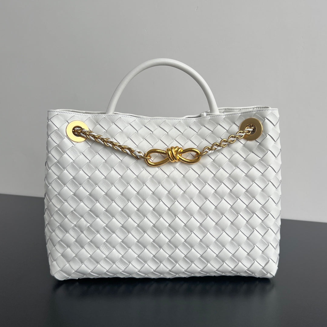 Bottega Veneta bv medium andiamo 32 light green lambskin