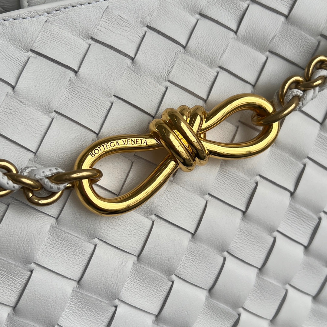 Bottega Veneta bv medium andiamo 32 white lambskin