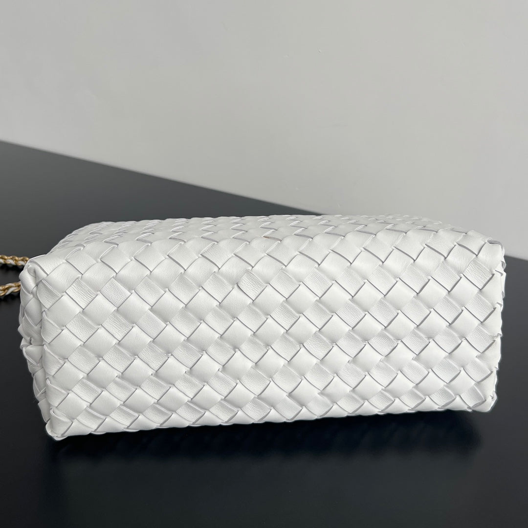 Bottega Veneta bv medium andiamo 32 white lambskin