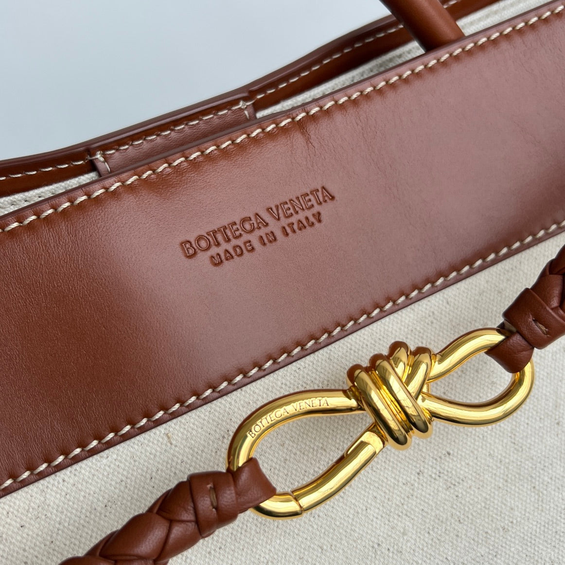 Bottega Veneta LARGE ANDIAMO 42 IN WHITE BROWN CALFSKIN AND CANVAS