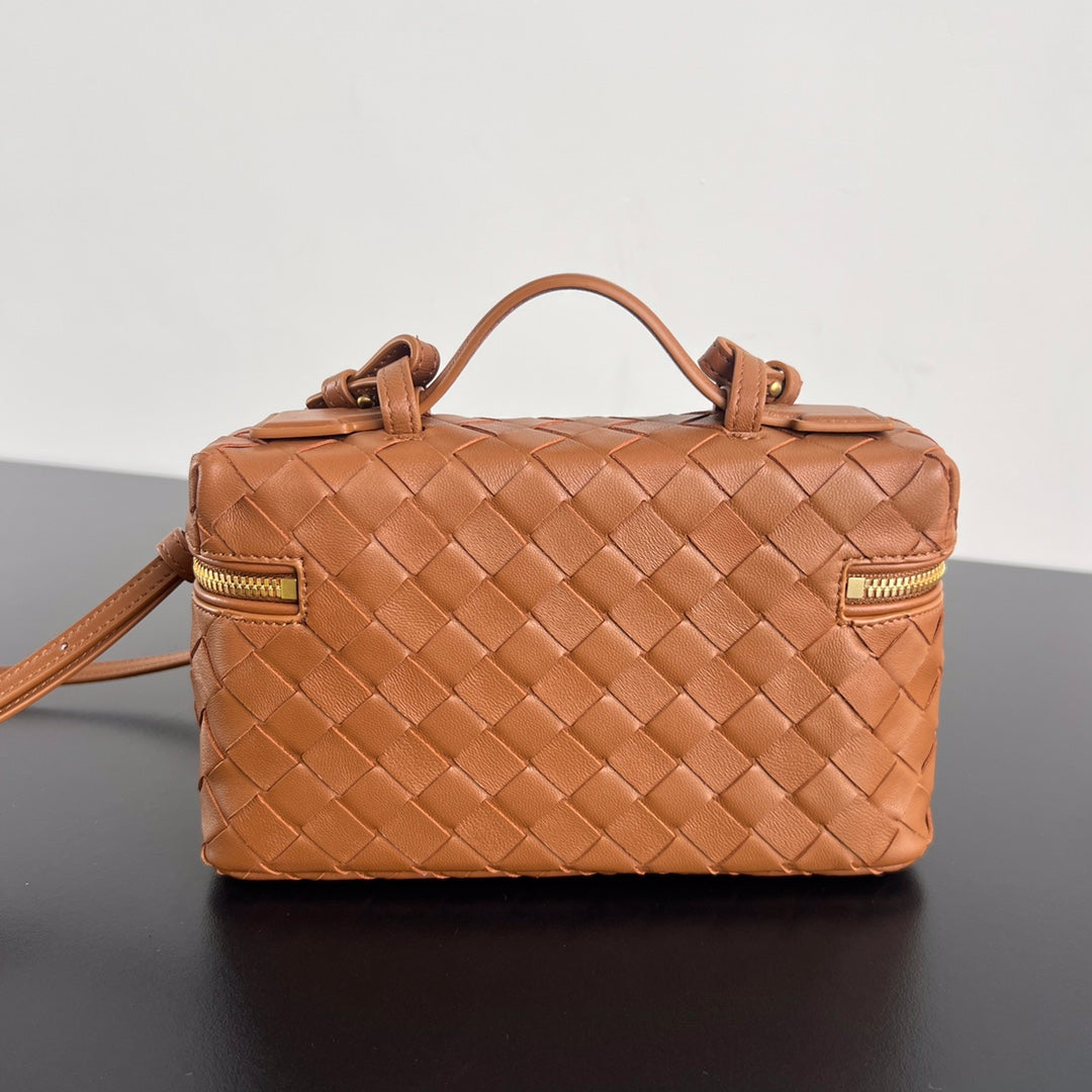 Bottega Veneta BANG BANG 22 VANITY CASE IN CINNAMON BROWN CALFSKIN