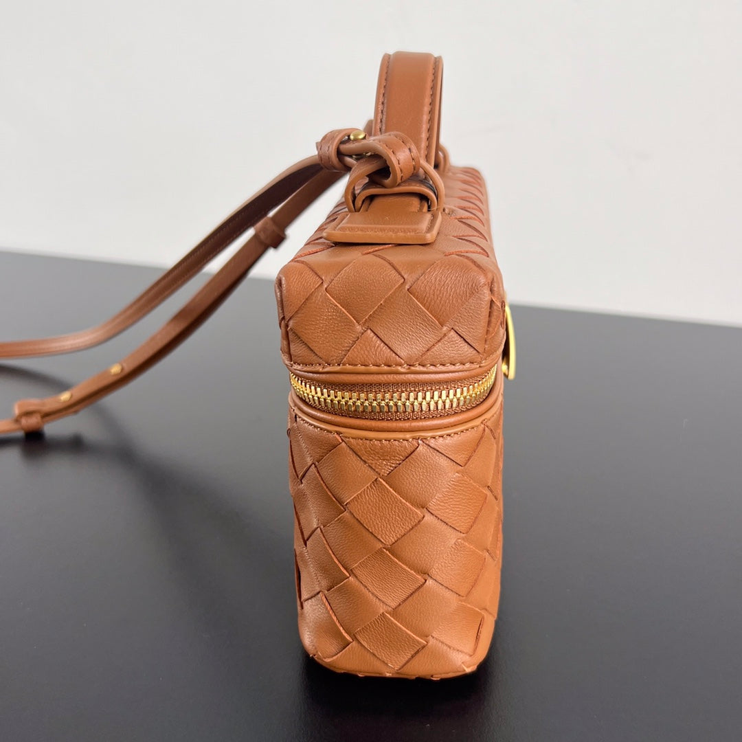 Bottega Veneta BANG BANG 22 VANITY CASE IN CINNAMON BROWN CALFSKIN