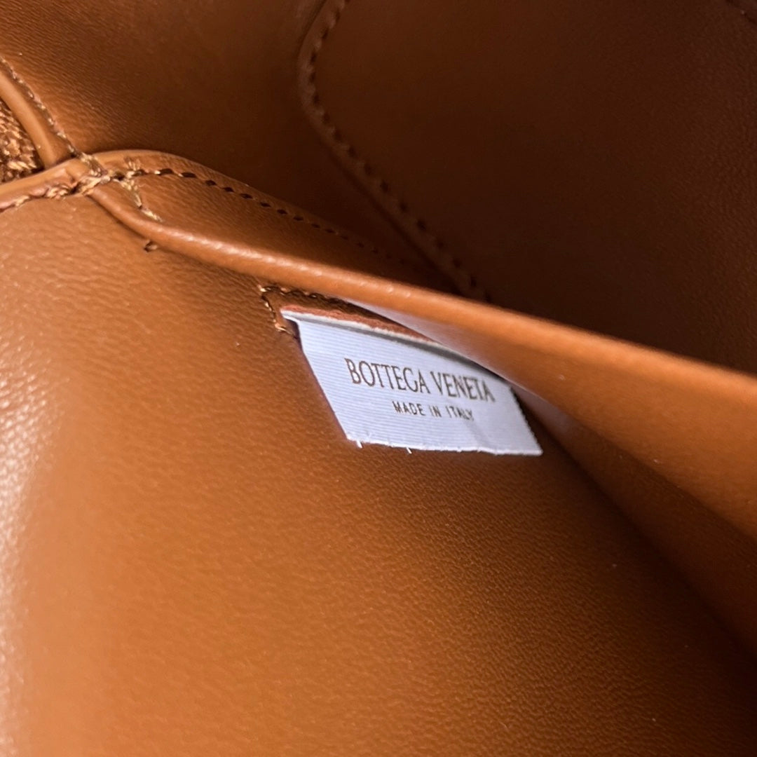 Bottega Veneta BANG BANG 22 VANITY CASE IN CINNAMON BROWN CALFSKIN