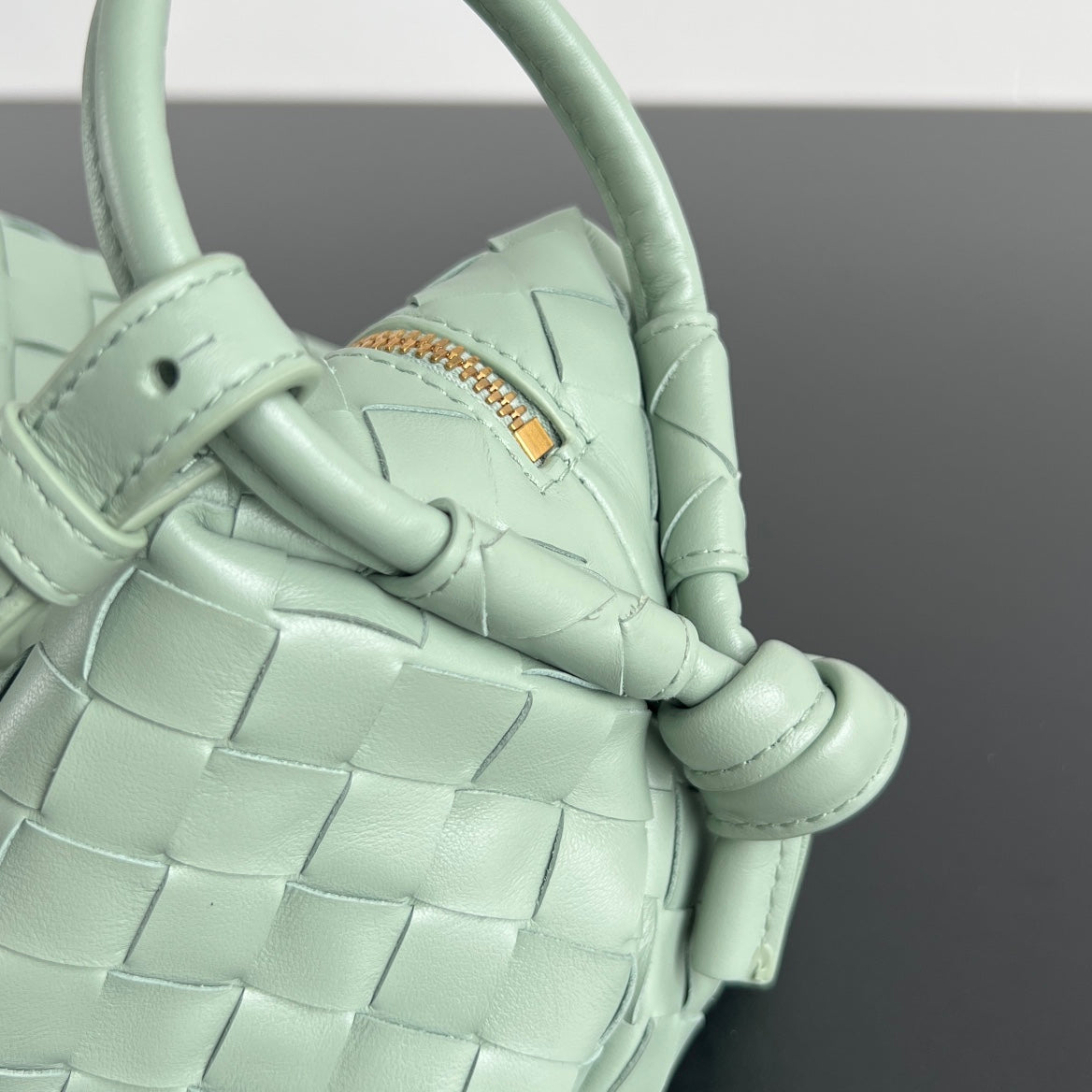 Bottega Veneta BV Loop Top Handle 19cm Sauge Lambskin