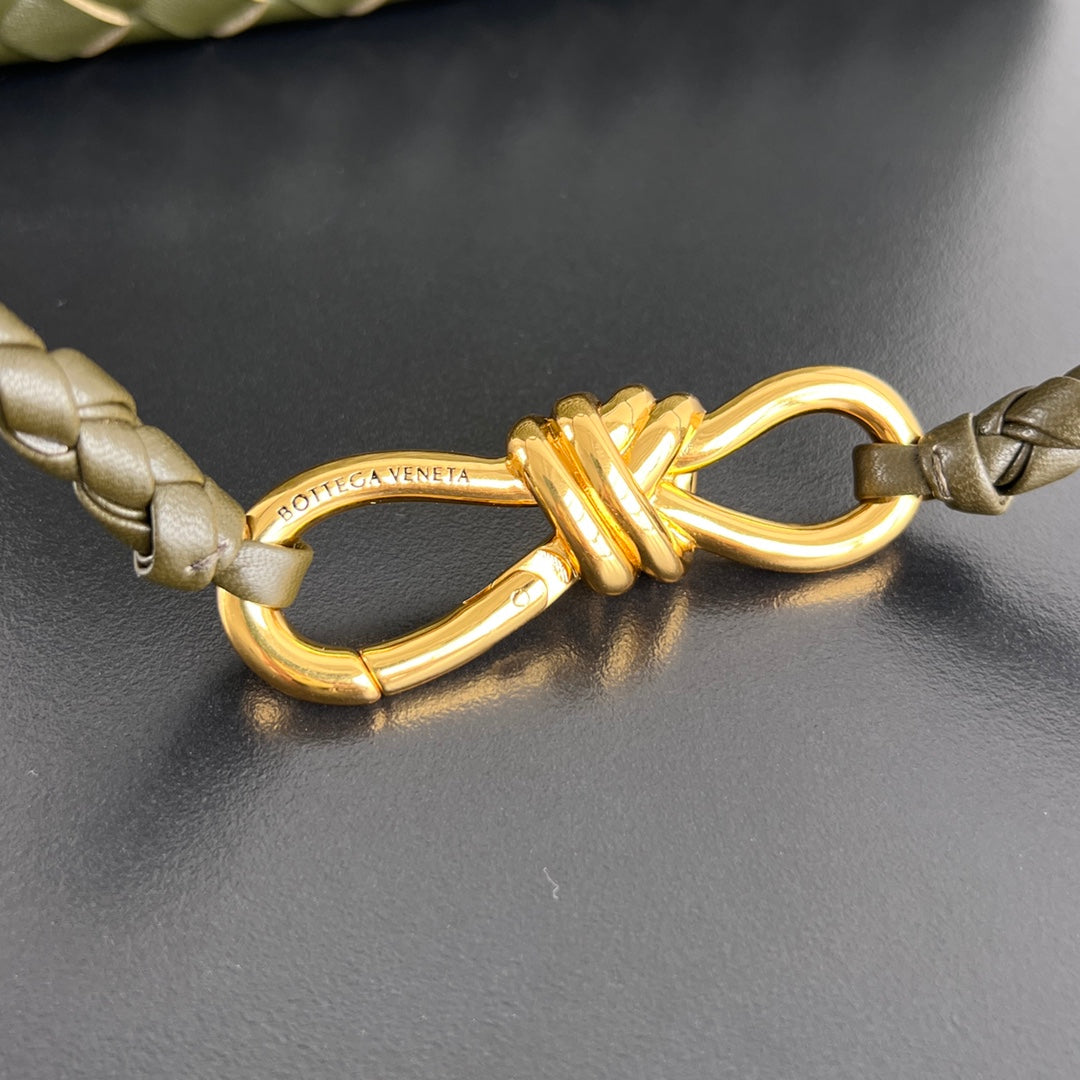 Bottega Veneta bv medium andiamo 32 khaki green lambskin