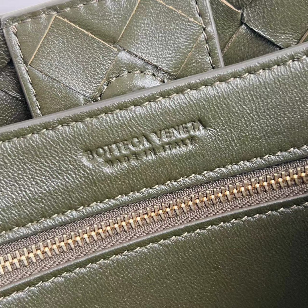Bottega Veneta bv medium andiamo 32 khaki green lambskin
