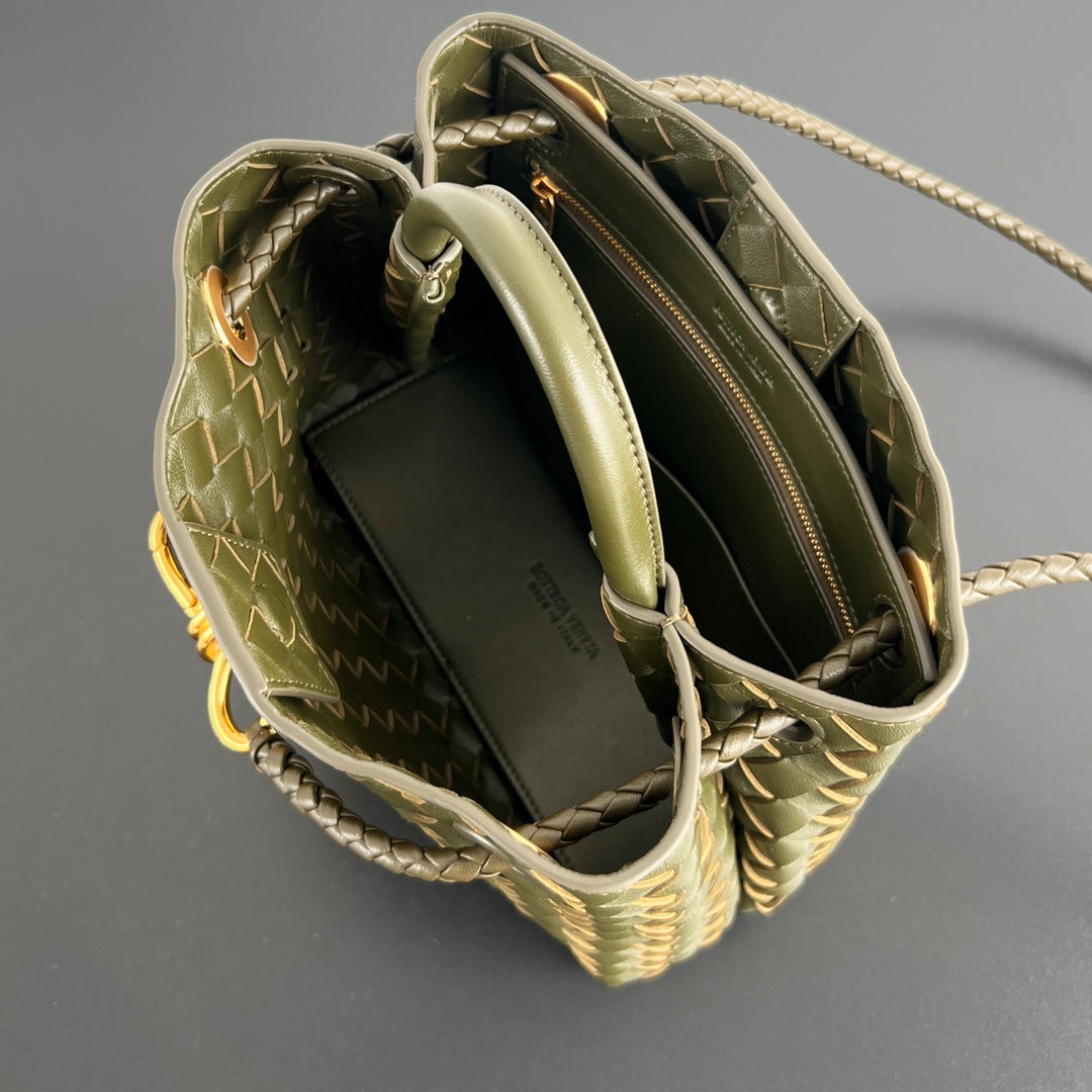 Bottega Veneta bv medium andiamo 32 khaki green lambskin