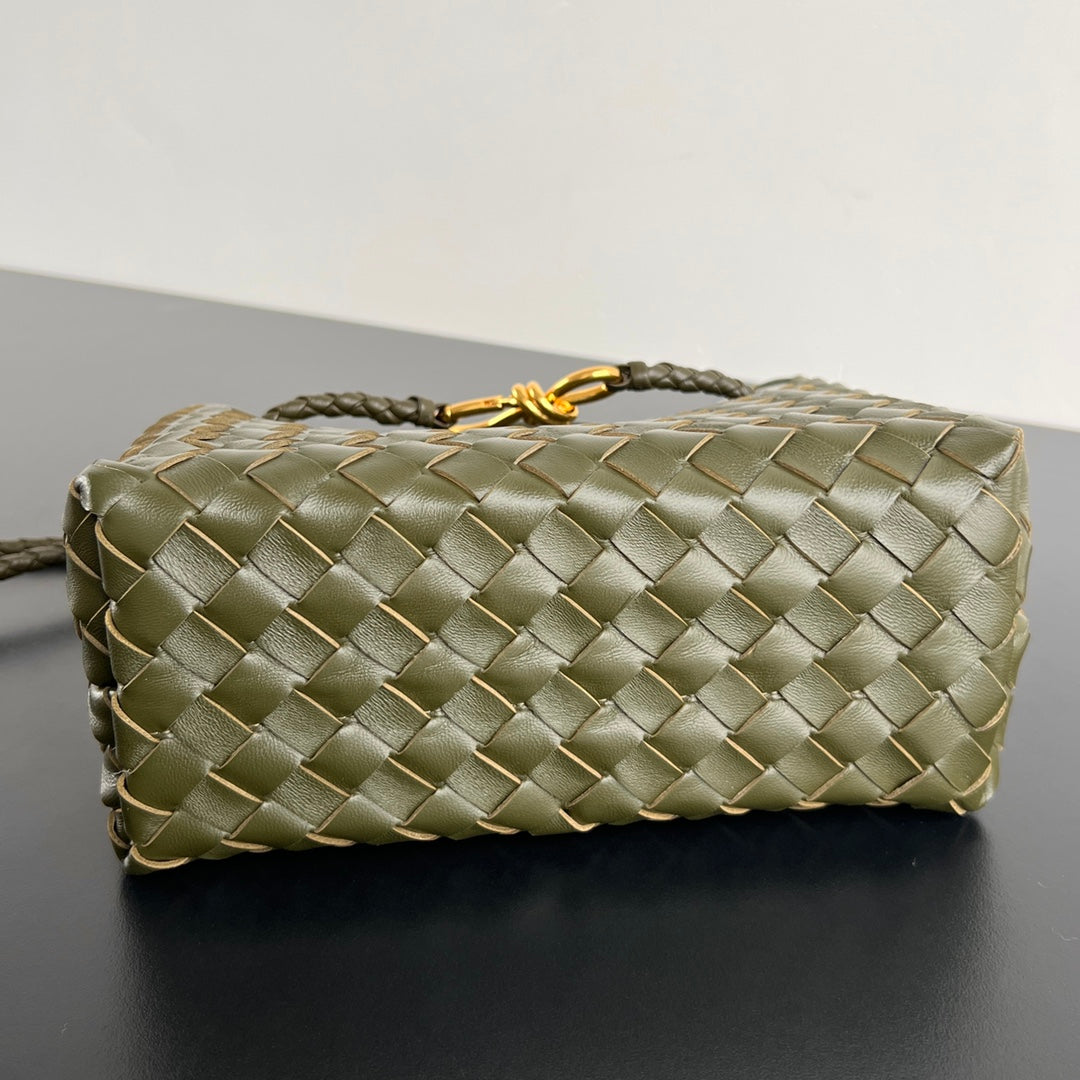 Bottega Veneta bv medium andiamo 32 khaki green lambskin