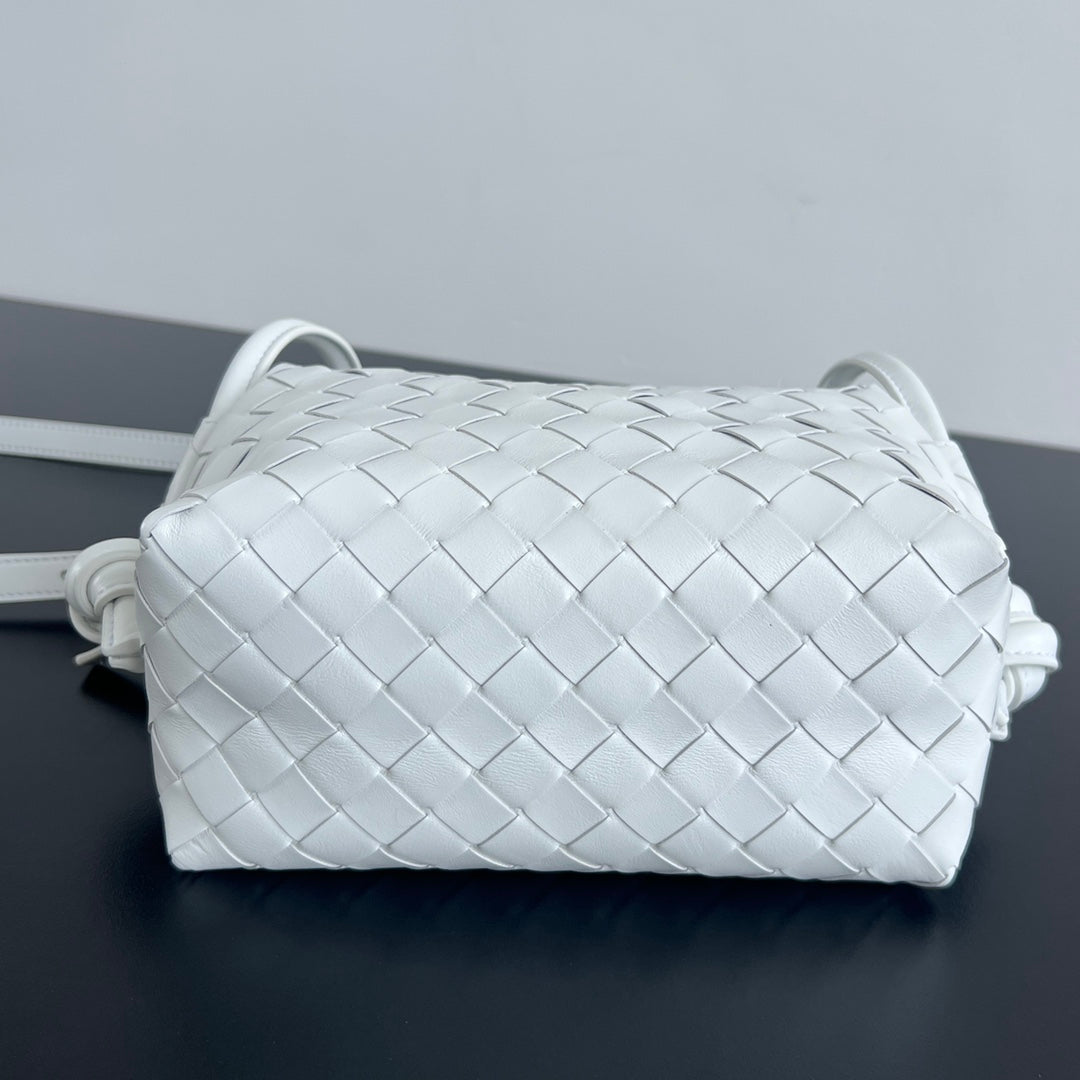 Bottega Veneta BV Loop Top Handle 19cm White Lambskin