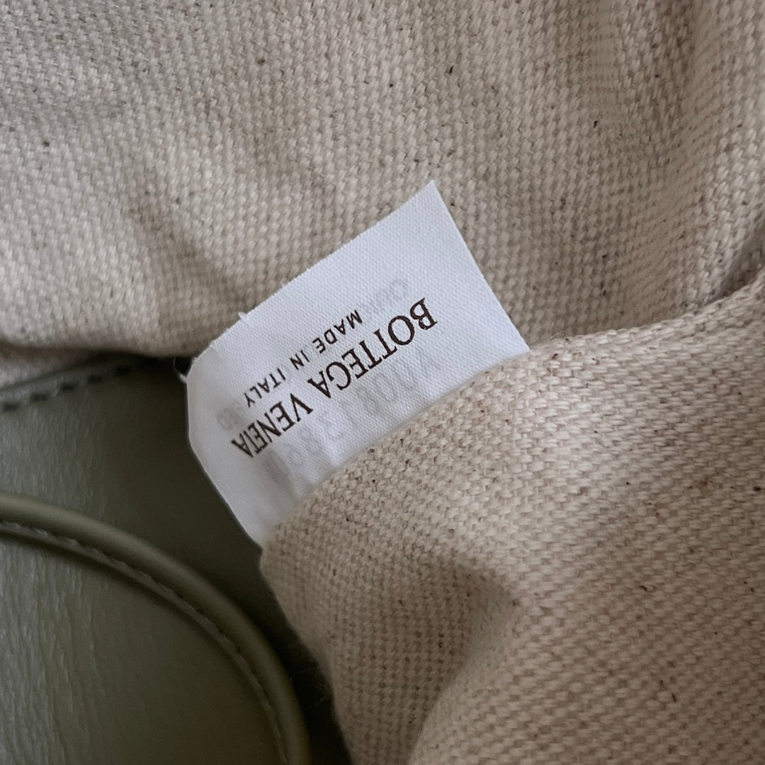 Bottega Veneta BV Loop Top Handle 19cm Green Beige Lambskin