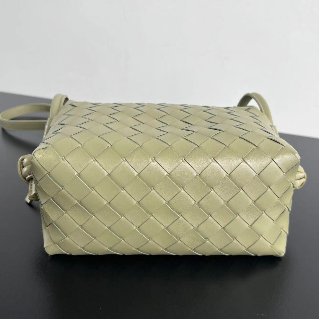 Bottega Veneta BV Loop Top Handle 19cm Green Beige Lambskin
