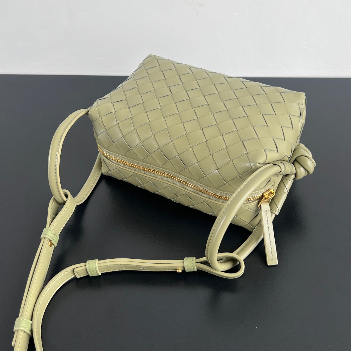 Bottega Veneta BV Loop Top Handle 19cm Green Beige Lambskin