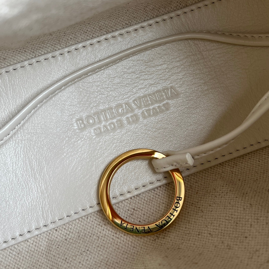 Bottega Veneta BV Loop Top Handle 19cm Cream Lambskin