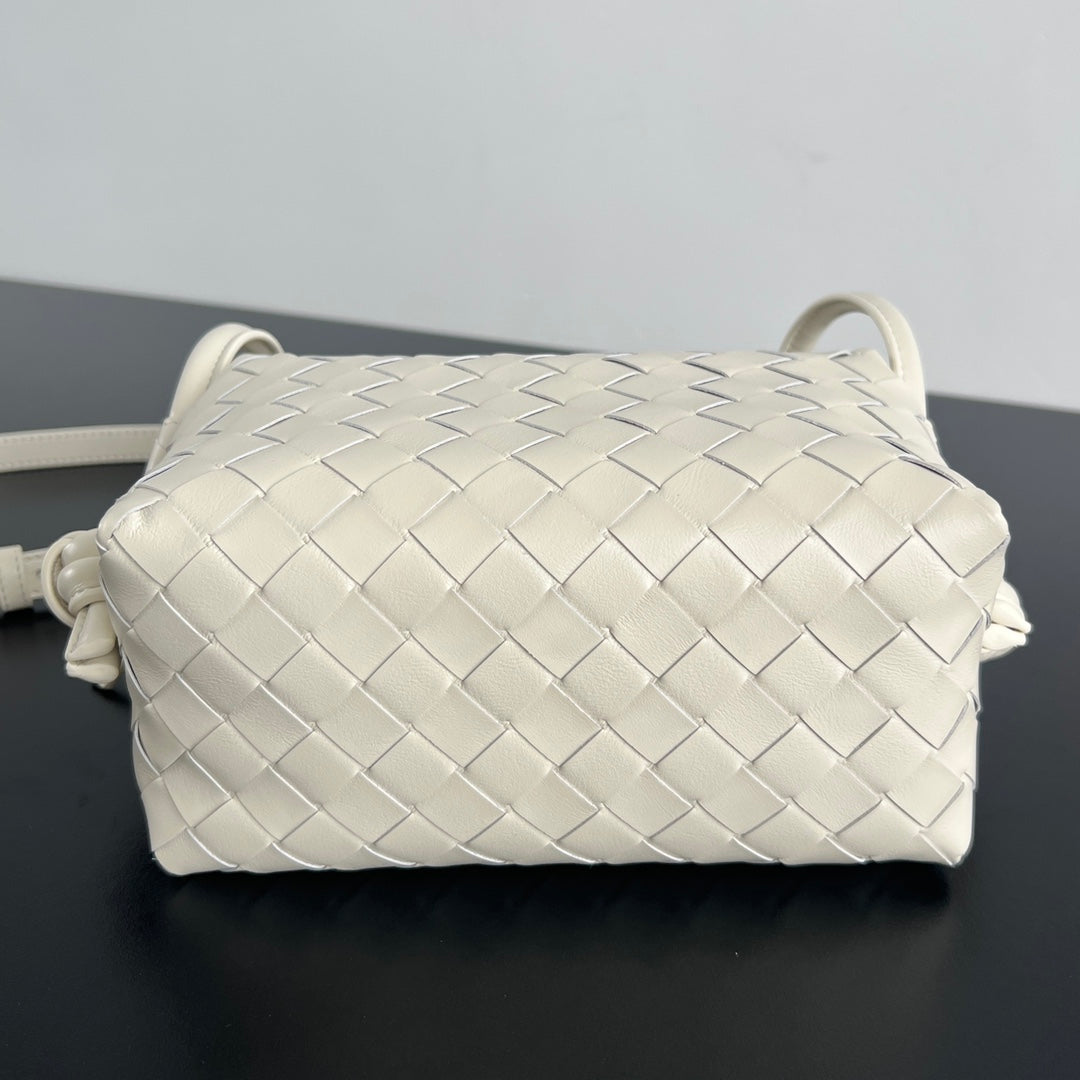 Bottega Veneta BV Loop Top Handle 19cm Cream Lambskin