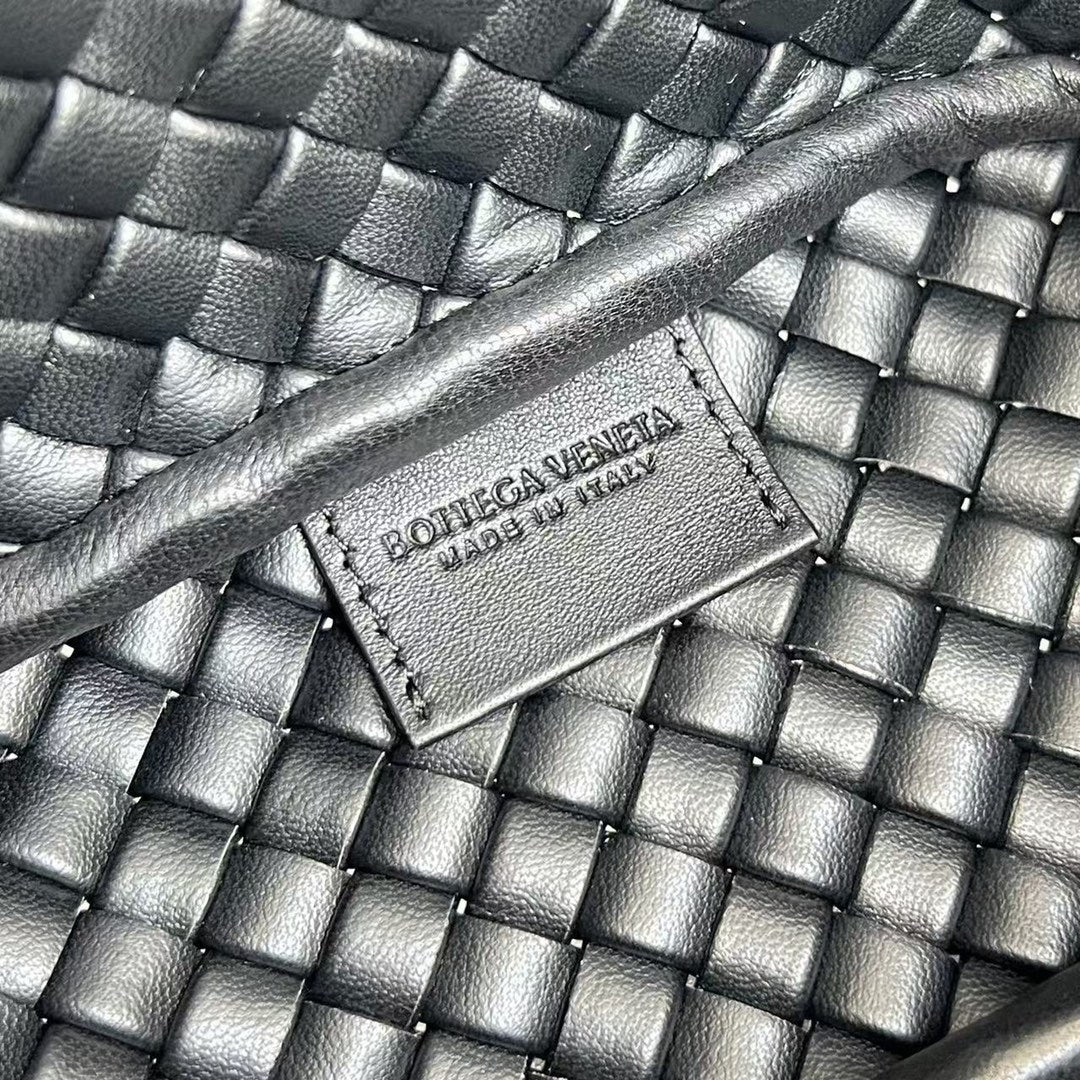 Bottega Veneta BV Small Cobble Top Handle 23cm Black Lambskin
