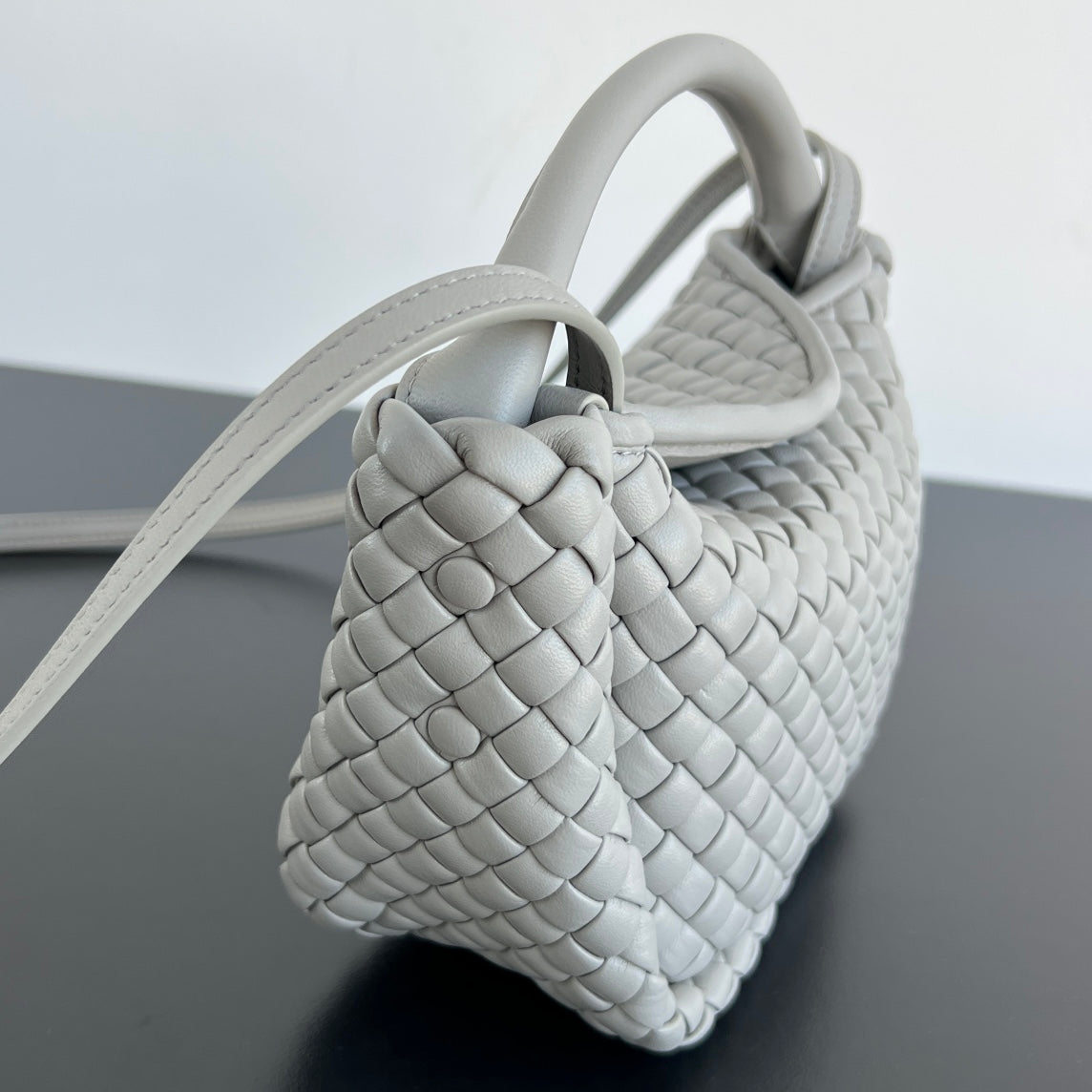 Bottega Veneta BV Small Cobble Top Handle 23cm Grey Lambskin