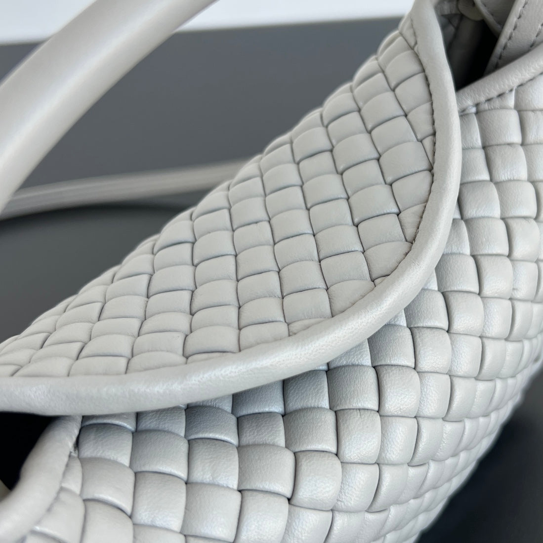 Bottega Veneta BV Small Cobble Top Handle 23cm Grey Lambskin