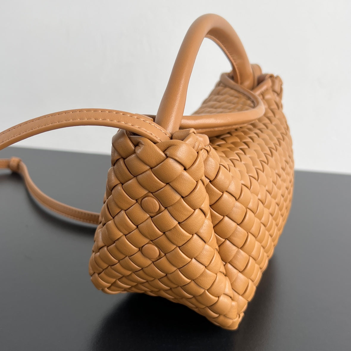 Bottega Veneta BV Small Cobble Top Handle 23cm Gold Lambskin