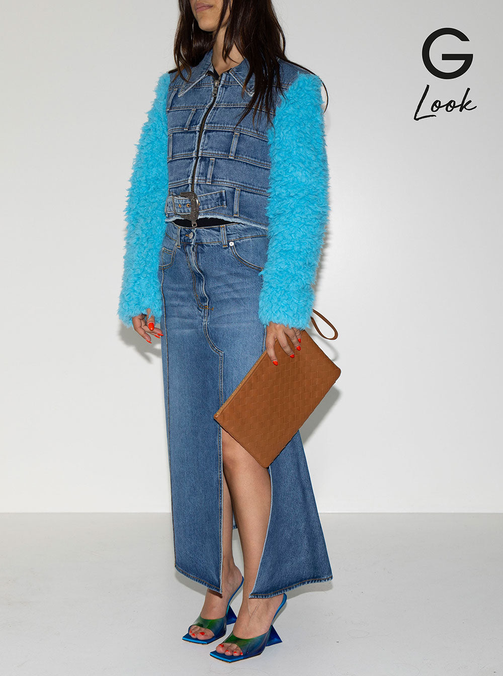 Bottega Veneta Women Brown Pouch With Wrist Strap In Intreccio Leather Woman