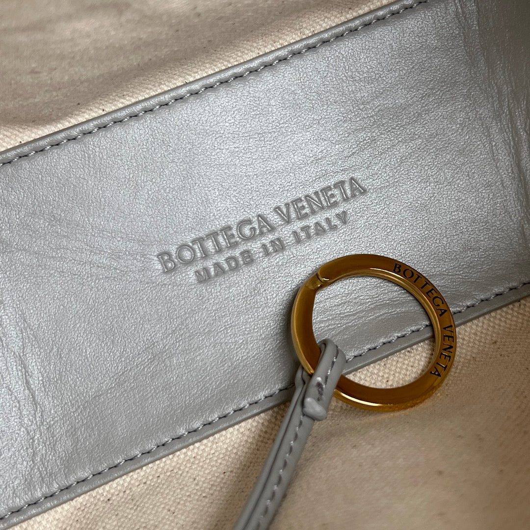 Bottega Veneta BV Loop Top Handle 19cm Grey Lambskin