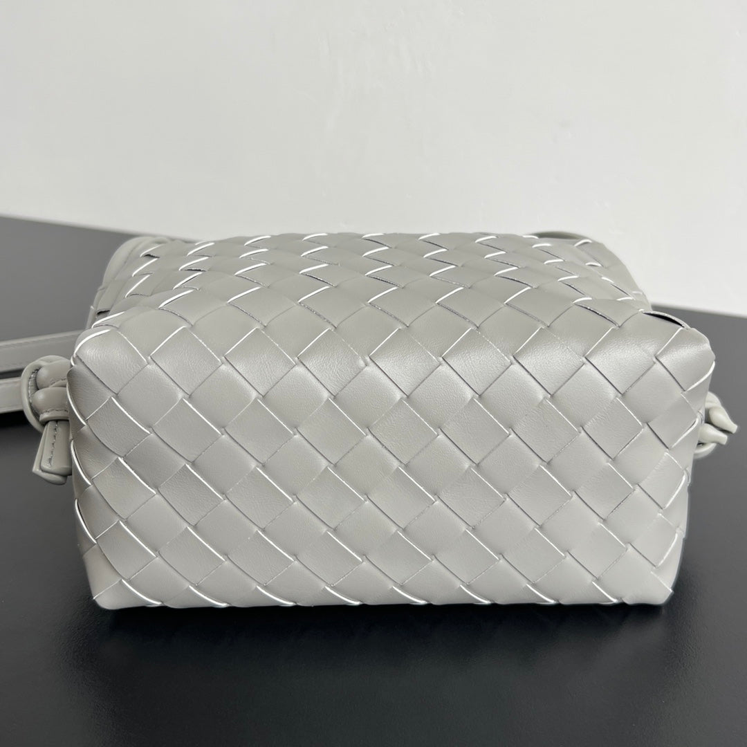 Bottega Veneta BV Loop Top Handle 19cm Grey Lambskin