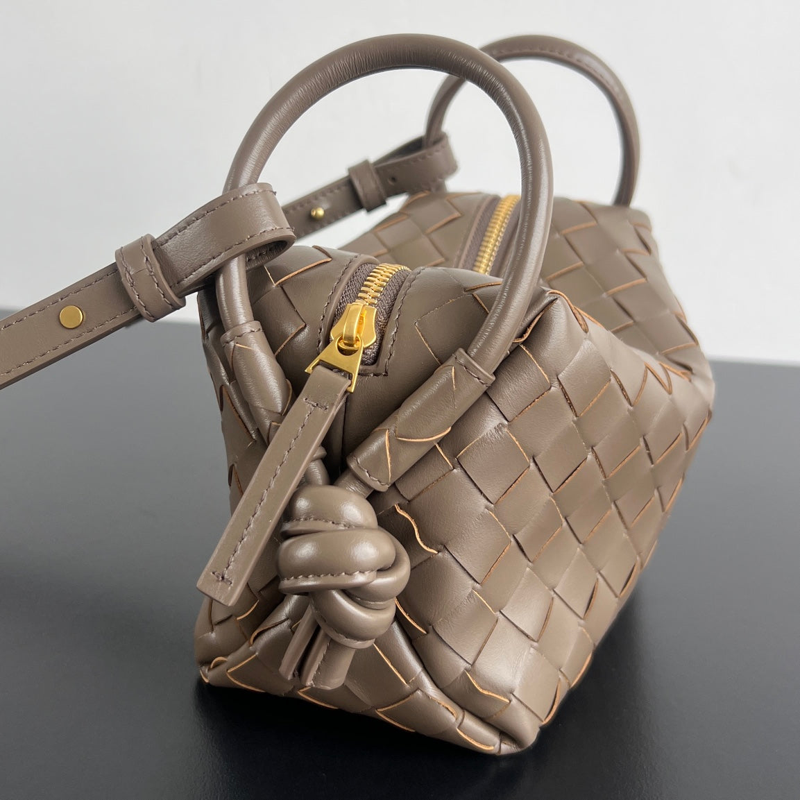 Bottega Veneta BV Loop Top Handle 19cm Brown Lambskin