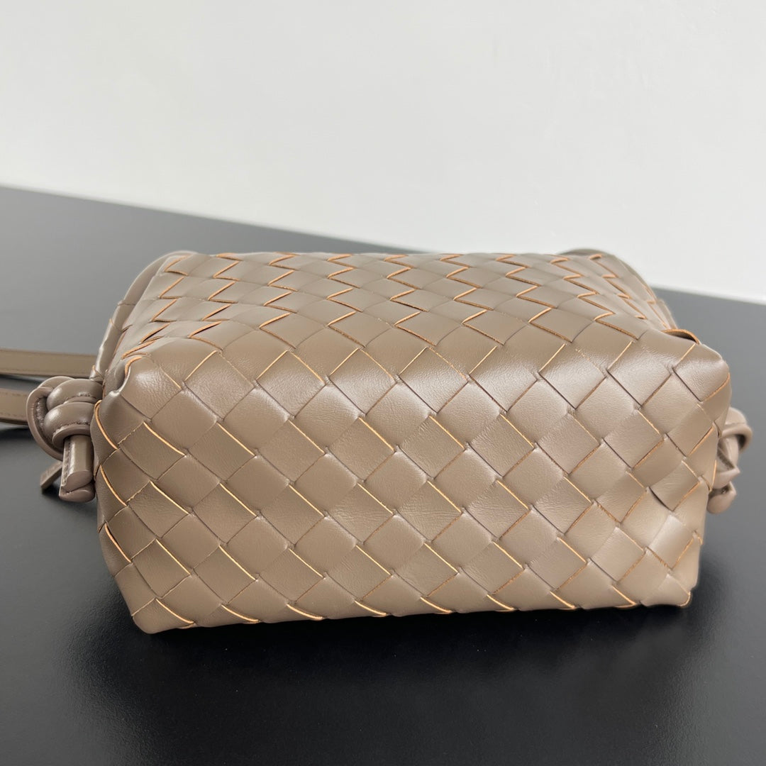 Bottega Veneta BV Loop Top Handle 19cm Brown Lambskin