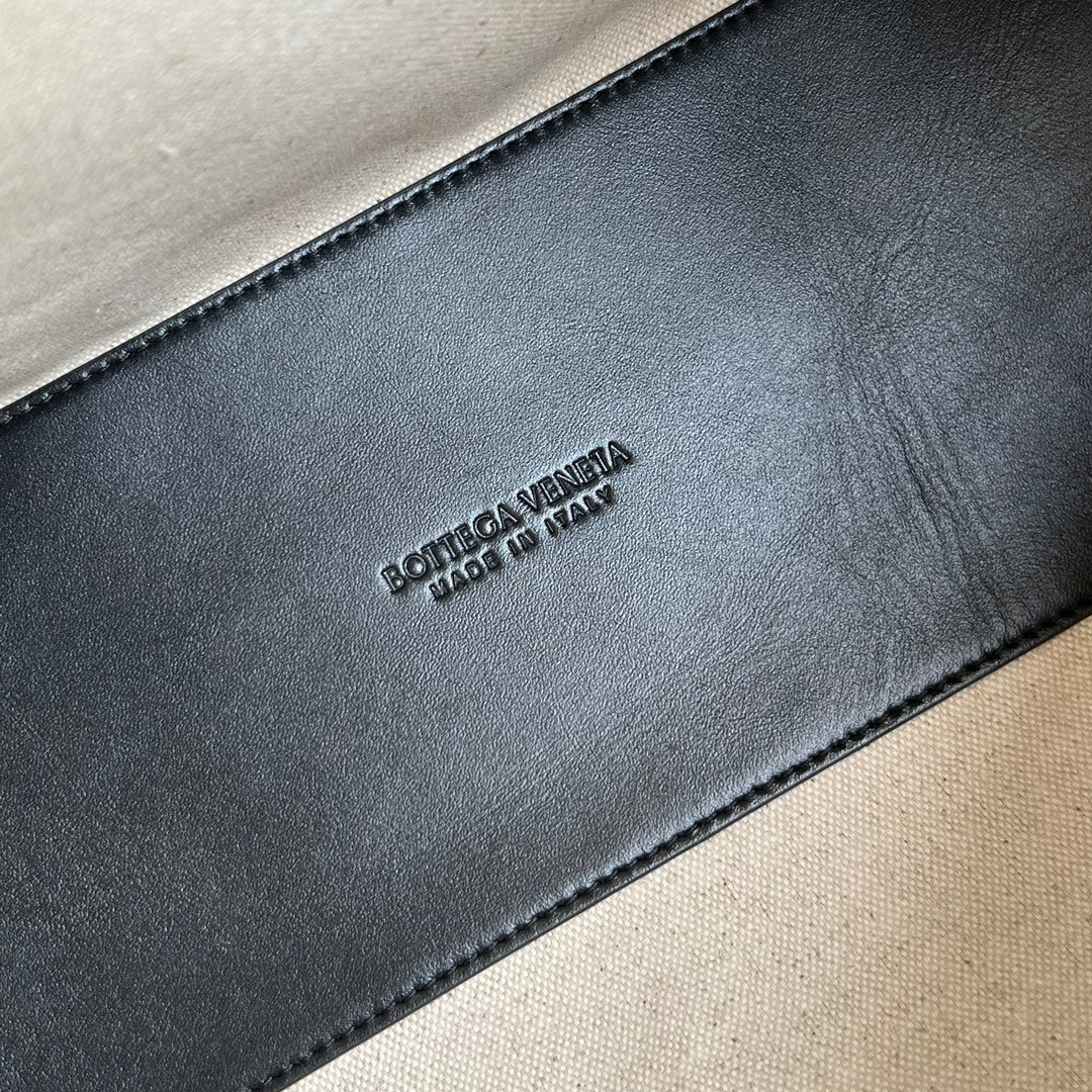 Bottega Veneta BV Loop Weekender 38cm Black Calfskin