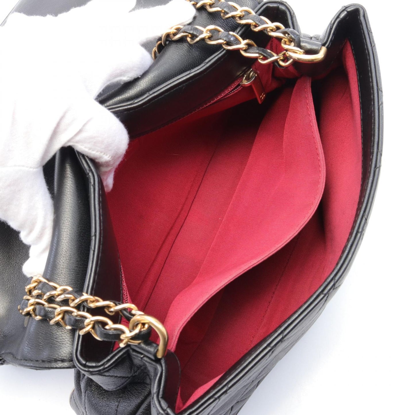 Chanel Quilted Leather Chain Flap Bag Leather Shoulder Bag in New Condition