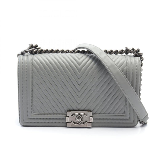 Chanel Medium Chevron Le Boy Flap Bag Leather Shoulder Bag in New Condition