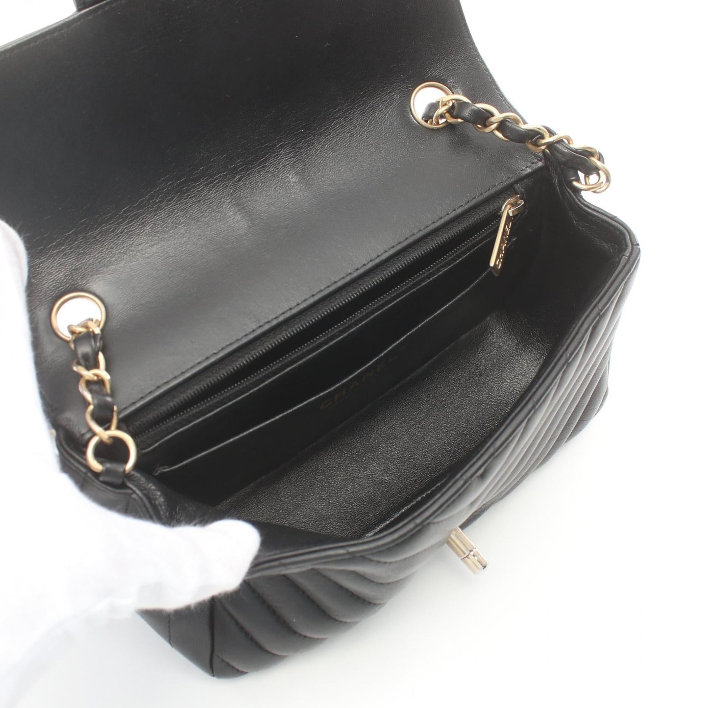 Chanel Chevron V Stitch Shoulder Bag Leather Shoulder Bag 26595568