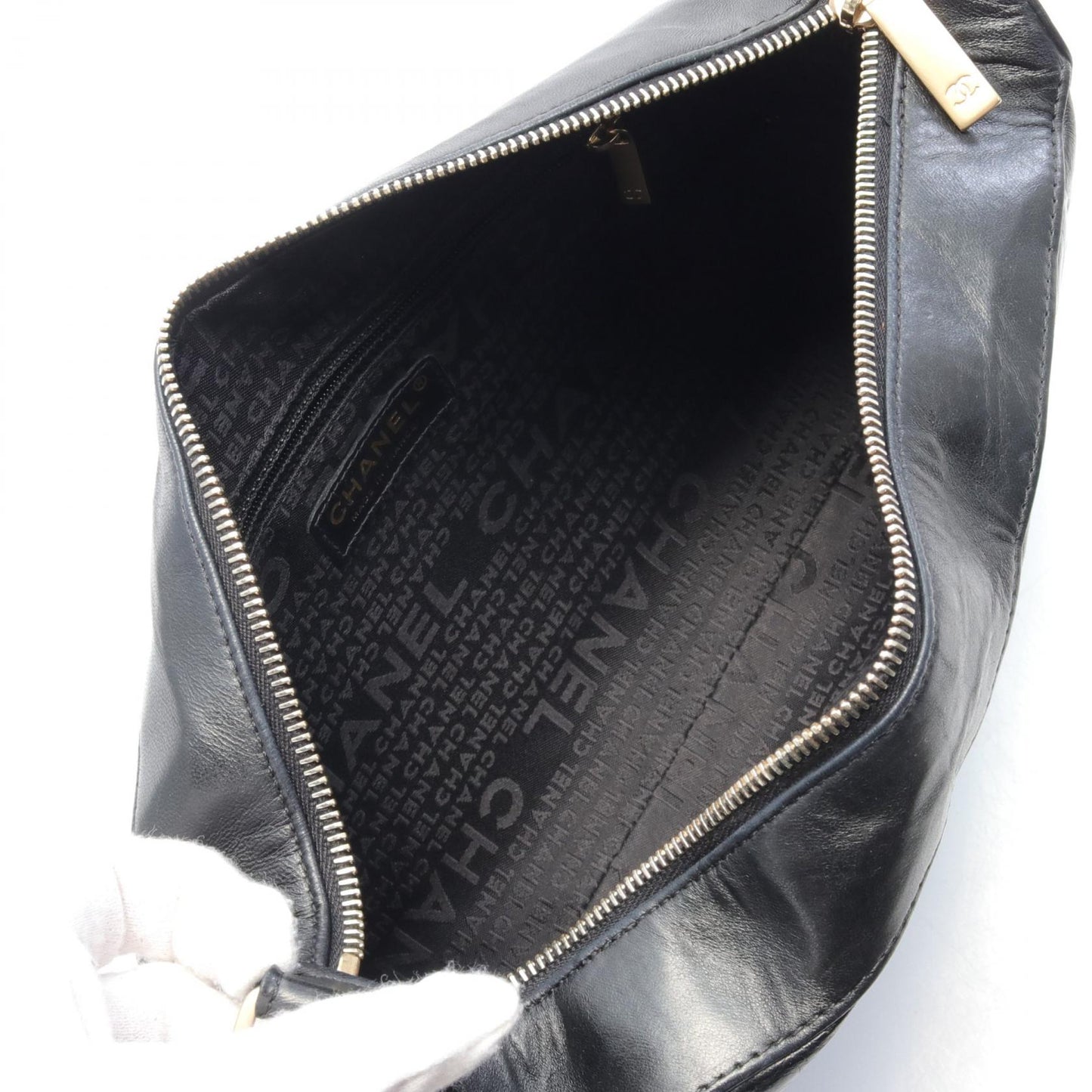 Chanel CC Chocolate Bar Bag  Leather Shoulder Bag in New Condition