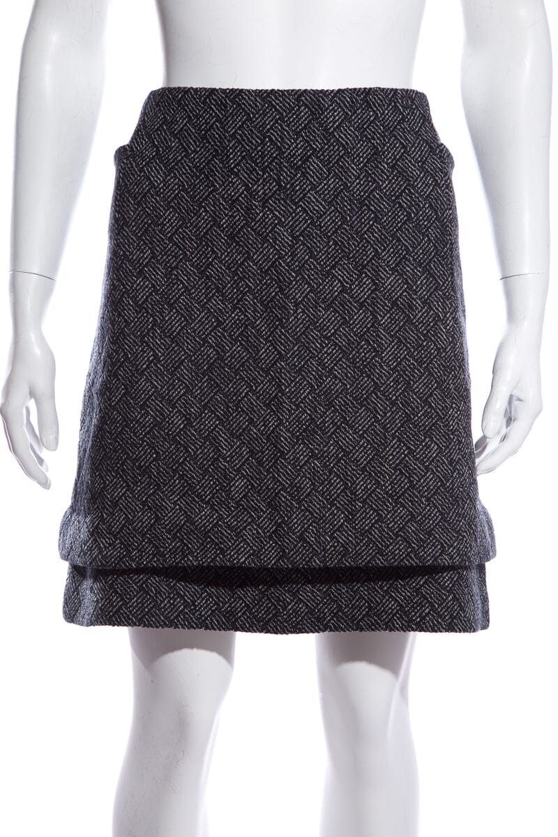 Chanel Black & White Tweed Skirt SZ 40