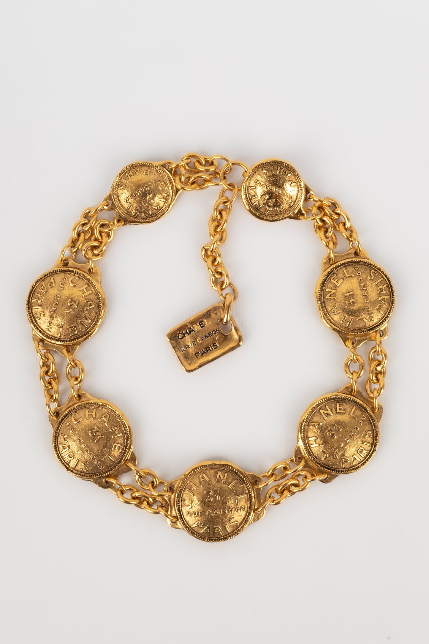 Collier court en métal doré Chanel