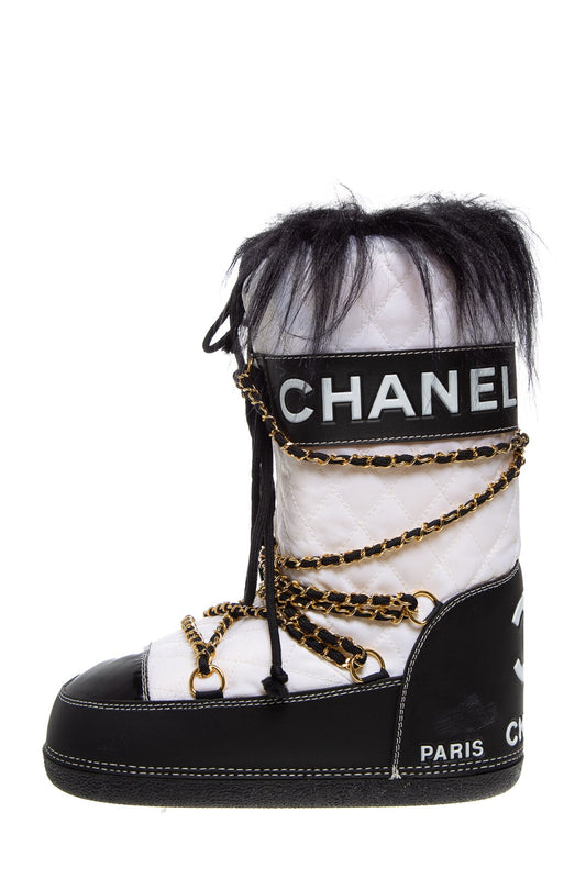 Chanel White And Black Apres Ski Moon Boots SZ 38-40