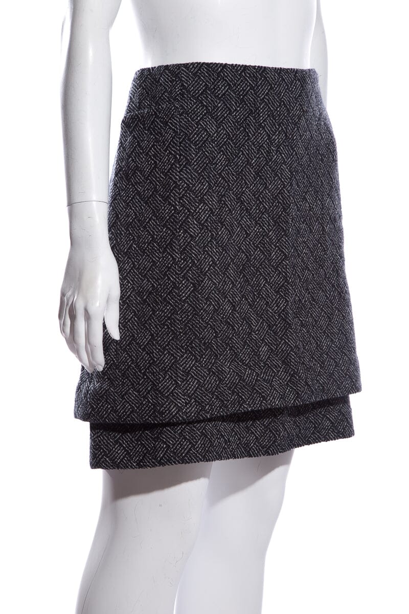 Chanel Black & White Tweed Skirt SZ 40