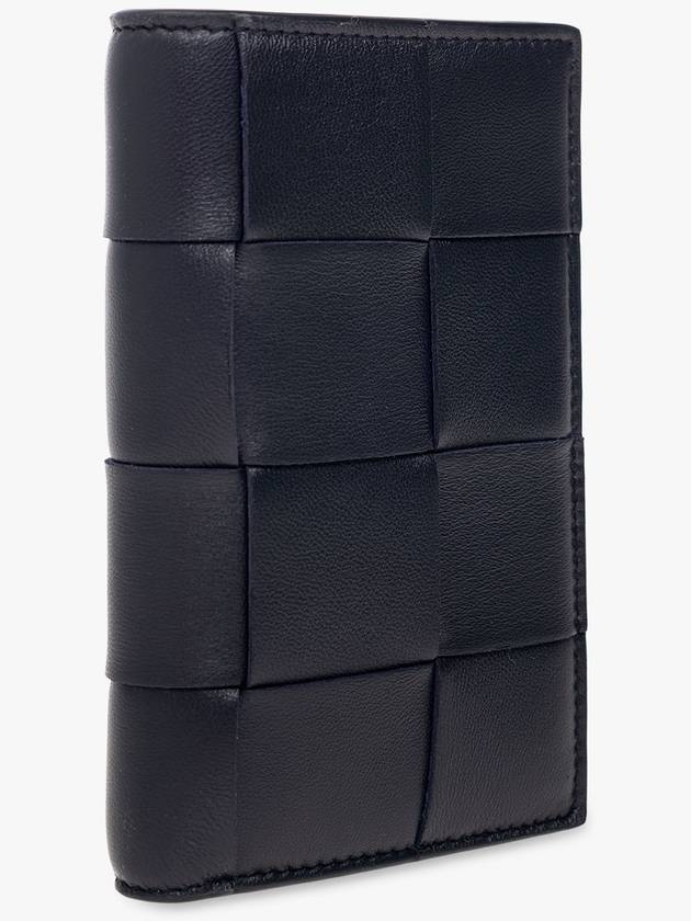 Bottega Veneta Intrecciato Medium Bifold Zipper Medium Wallet Space