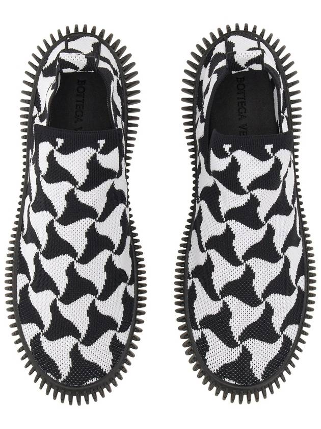 Bottega Veneta Ripple Triangle Pattern Slip-Ons Black White